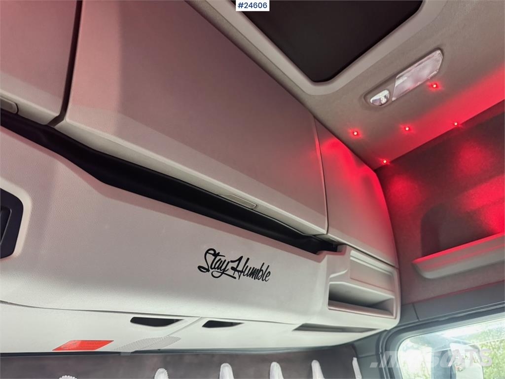 Scania R650 Tridem Hooklift Truck – Equipped for Snow Plo Rol kiper kamioni sa kukom za podizanje tereta