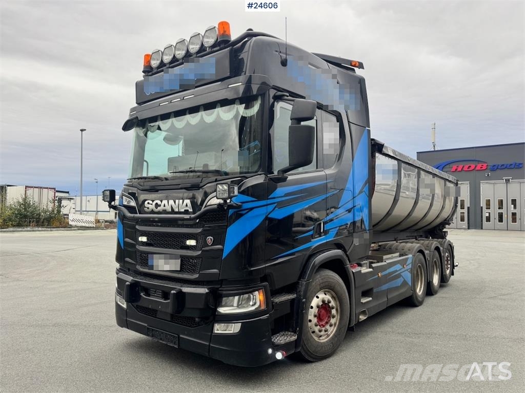 Scania R650 Tridem Hooklift Truck – Equipped for Snow Plo Rol kiper kamioni sa kukom za podizanje tereta