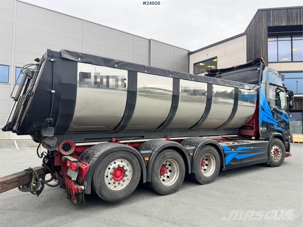 Scania R650 Tridem Hooklift Truck – Equipped for Snow Plo Rol kiper kamioni sa kukom za podizanje tereta