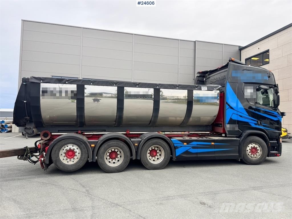Scania R650 Tridem Hooklift Truck – Equipped for Snow Plo Rol kiper kamioni sa kukom za podizanje tereta