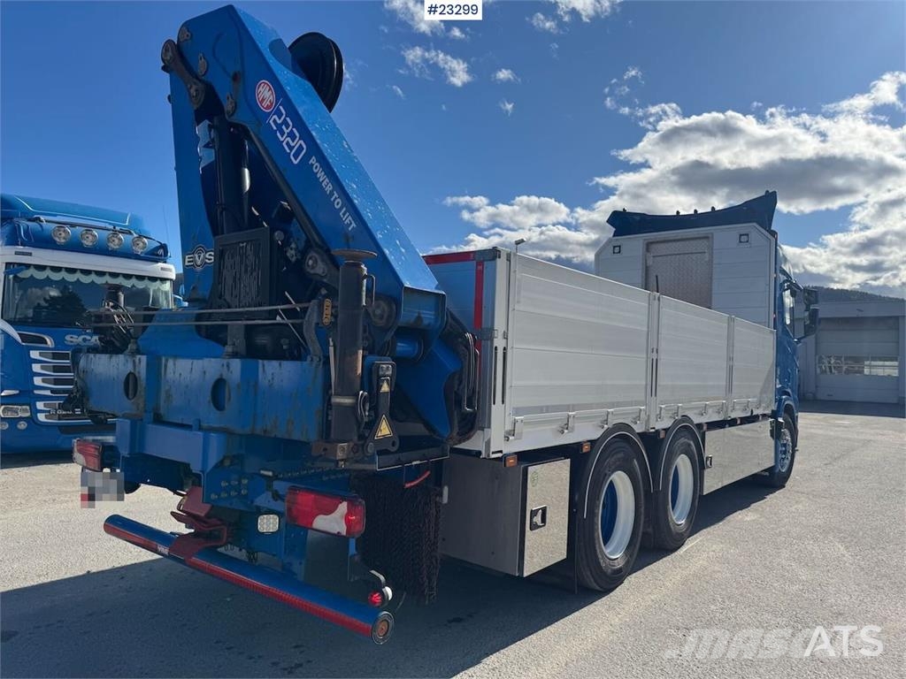 Scania R660 6x4 flatbed truck with rear-mounted 23 tonne- Camiones grúa
