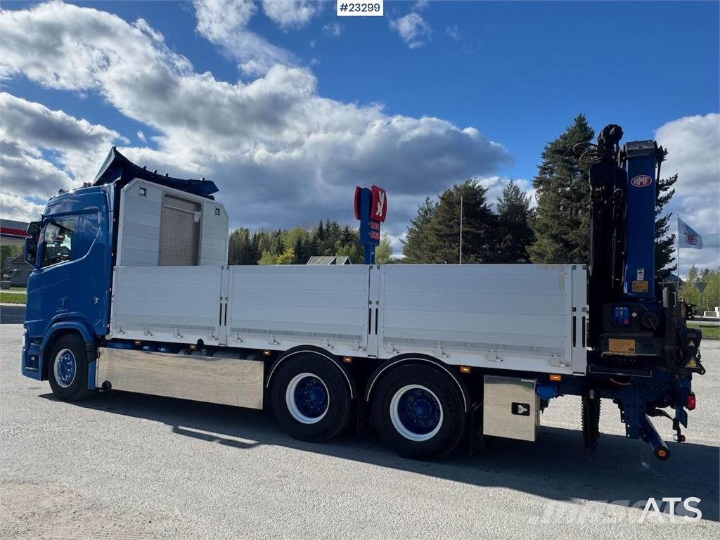 Scania R660 6x4 flatbed truck with rear-mounted 23 tonne- Camiones grúa