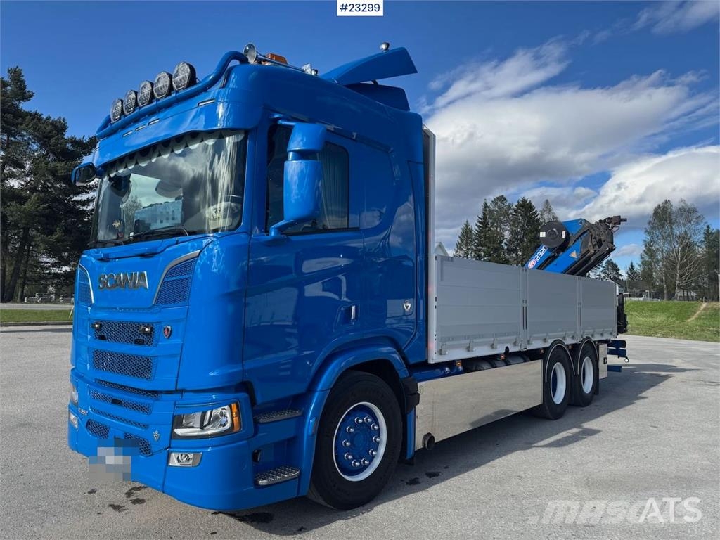 Scania R660 6x4 flatbed truck with rear-mounted 23 tonne- Camiones grúa