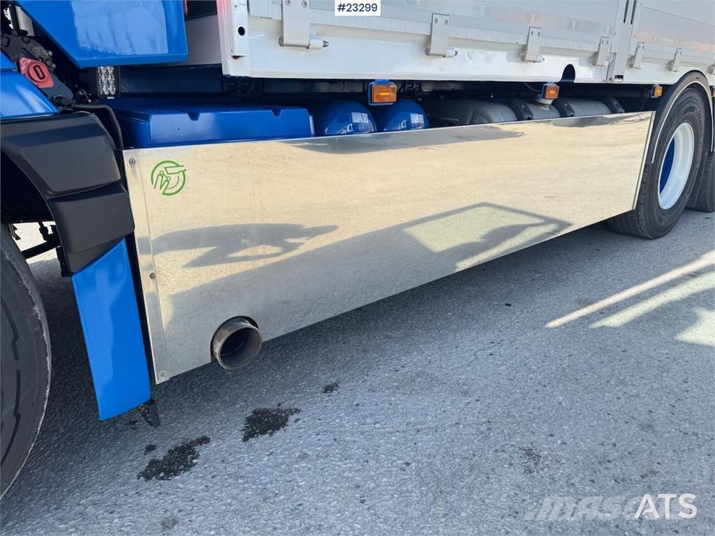 Scania R660 6x4 flatbed truck with rear-mounted 23 tonne- Camiones grúa