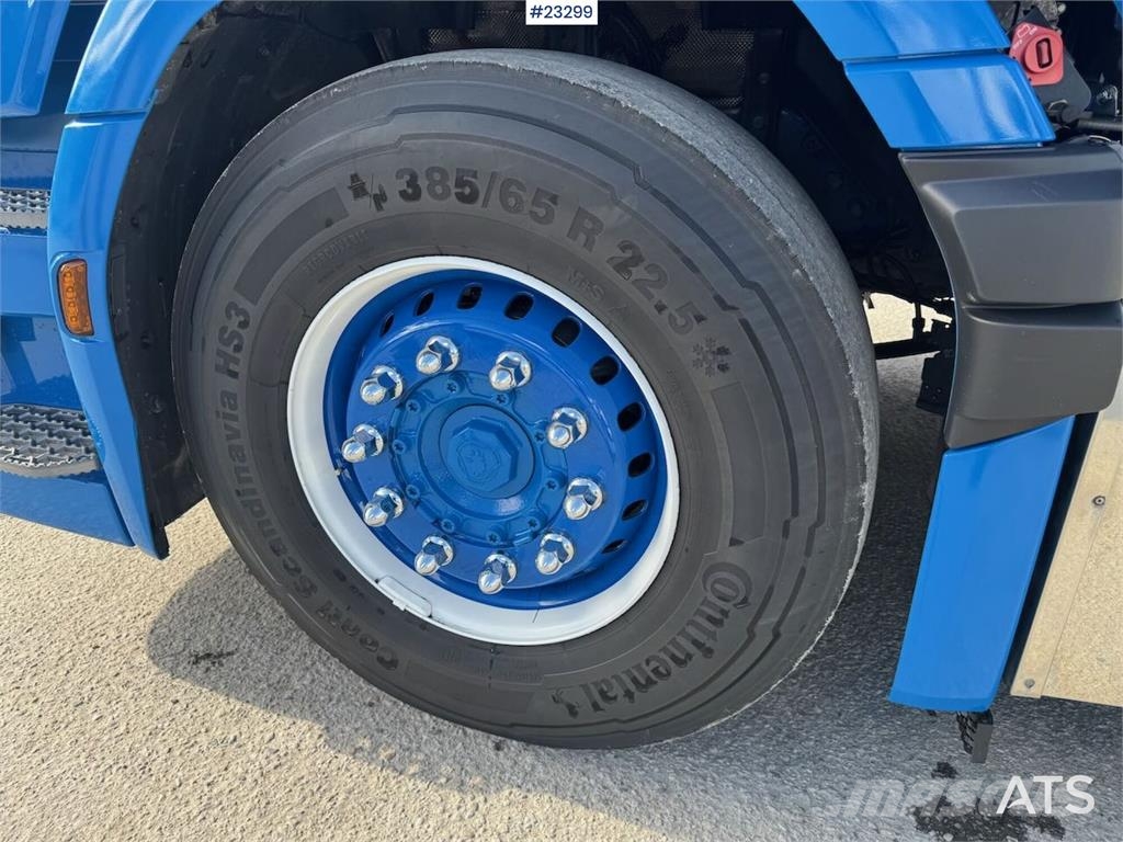 Scania R660 6x4 flatbed truck with rear-mounted 23 tonne- Camiones grúa