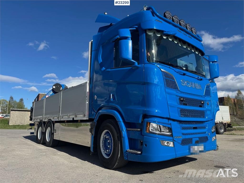 Scania R660 6x4 flatbed truck with rear-mounted 23 tonne- Camiones grúa