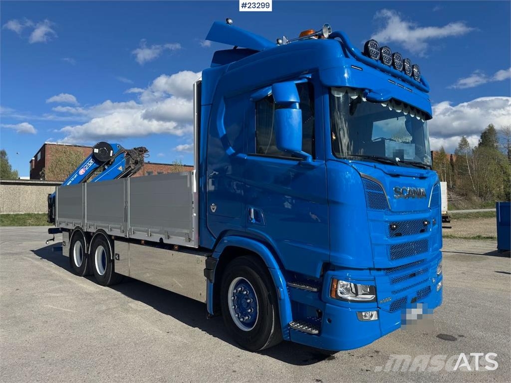 Scania R660 6x4 flatbed truck with rear-mounted 23 tonne- Camiones grúa
