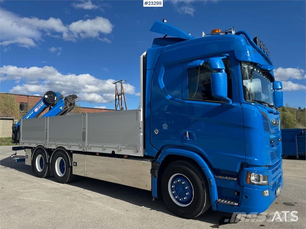 Scania R660 6x4 flatbed truck with rear-mounted 23 tonne- Camiones grúa