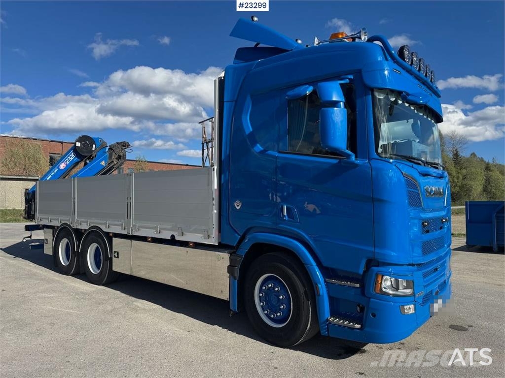 Scania R660 6x4 flatbed truck with rear-mounted 23 tonne- Camiones grúa