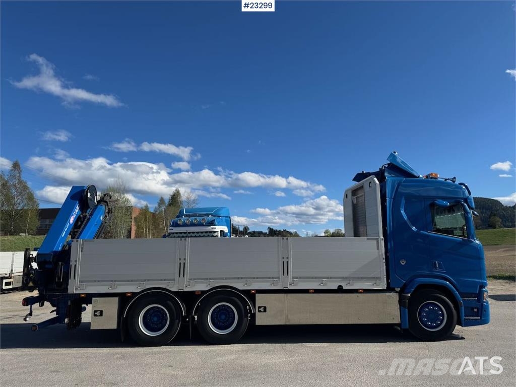 Scania R660 6x4 flatbed truck with rear-mounted 23 tonne- Camiones grúa