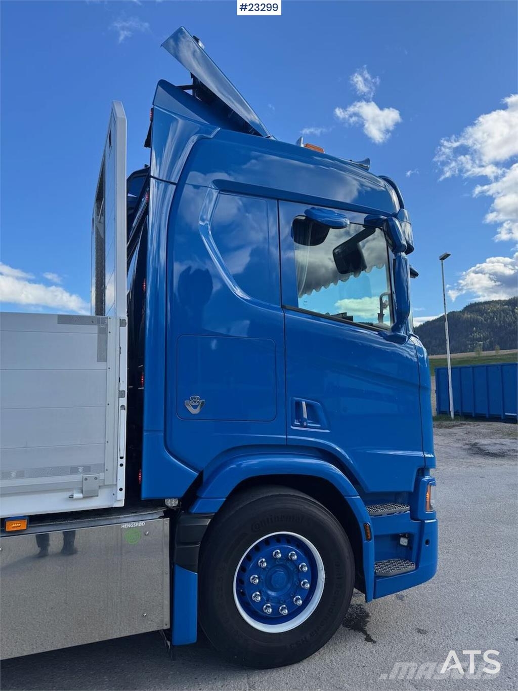 Scania R660 6x4 flatbed truck with rear-mounted 23 tonne- Camiones grúa