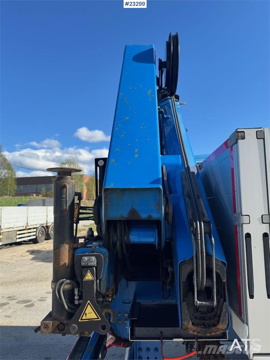 Scania R660 6x4 flatbed truck with rear-mounted 23 tonne- Camiones grúa