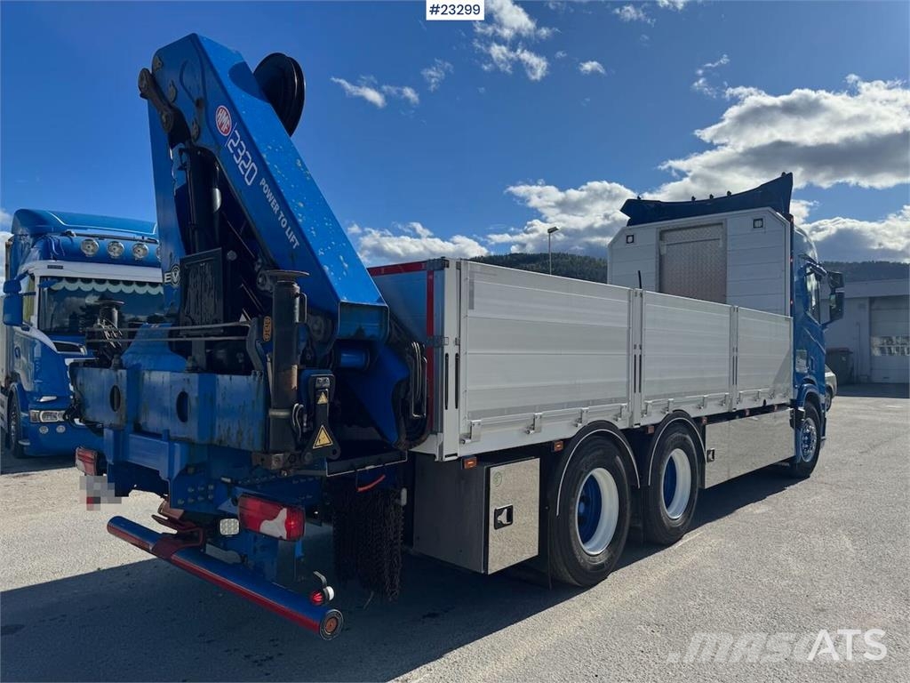 Scania R660 6x4 flatbed truck with rear-mounted 23 tonne- Camiones grúa