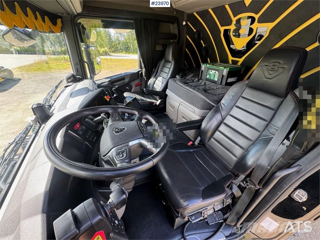 Scania R660 Tridem Hooklift Truck with Snow Plough Equipm Horgos rakodó teherautók