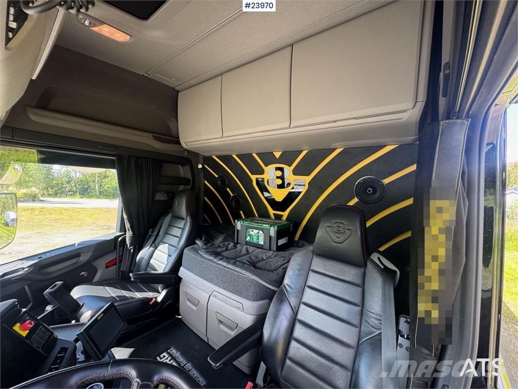 Scania R660 Tridem Hooklift Truck with Snow Plough Equipm Horgos rakodó teherautók