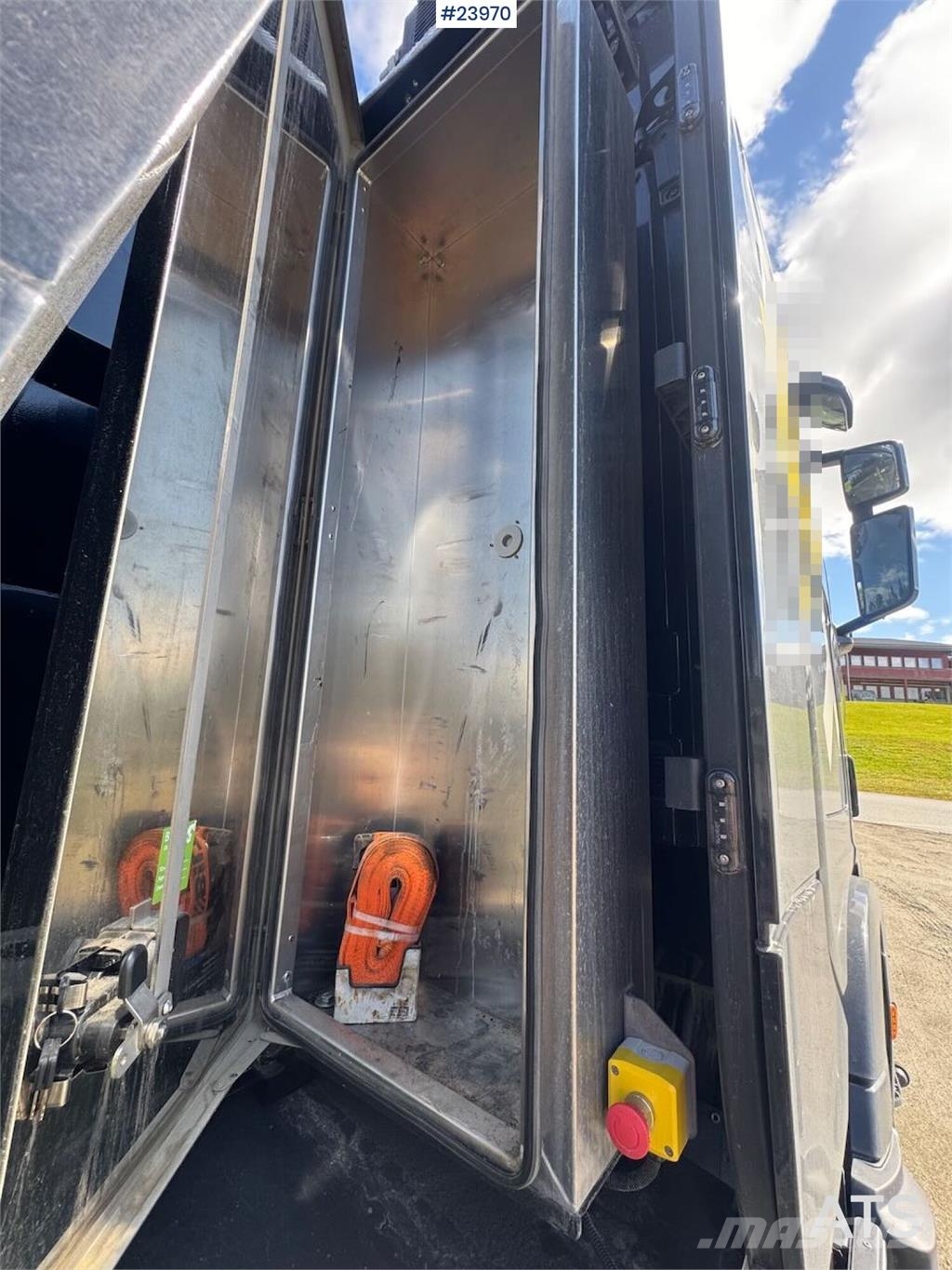 Scania R660 Tridem Hooklift Truck with Snow Plough Equipm Horgos rakodó teherautók