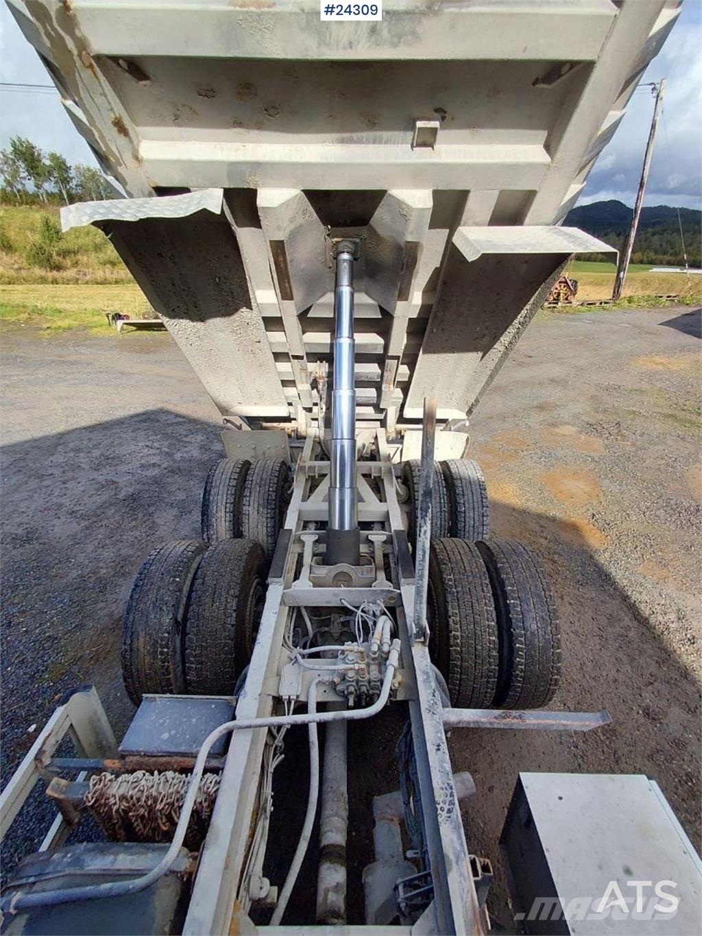 Scania T143 Cab-Over Truck – Veteran Camiones bañeras basculantes o volquetes
