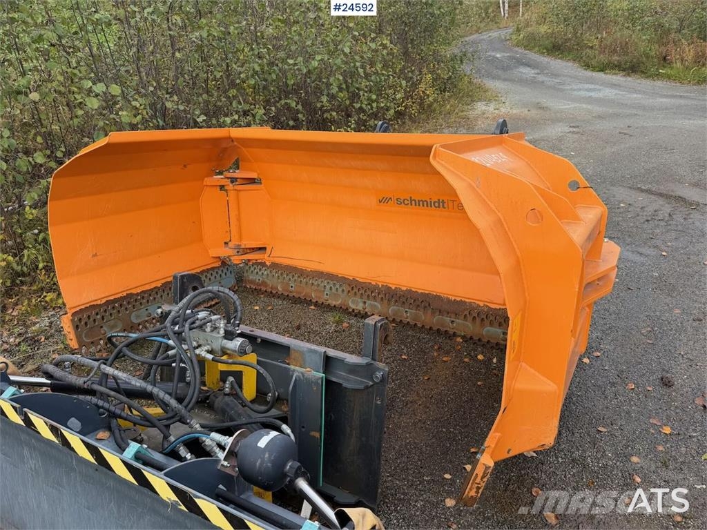 Schmidt U-H2 folding-wing plow Anlegg - Annet