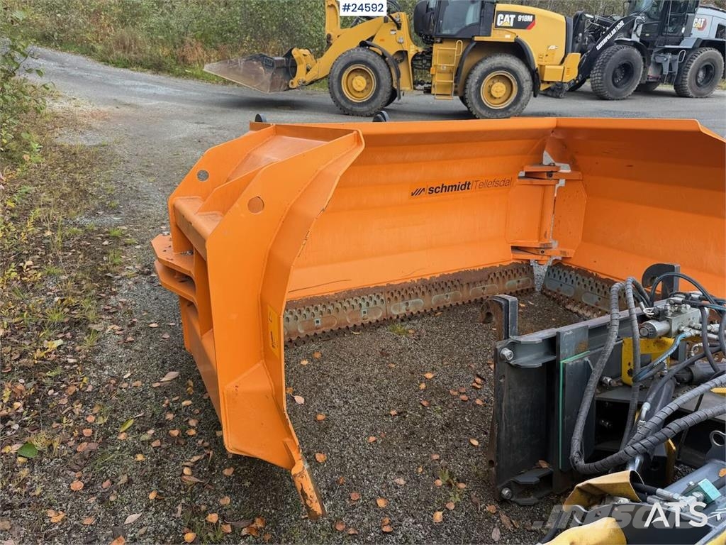 Schmidt U-H2 folding-wing plow Anlegg - Annet
