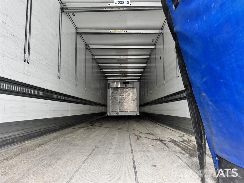 Schmitz Cargobull box semi-trailer with refrigeration unit and load Температурно-контролирани полуремаркета