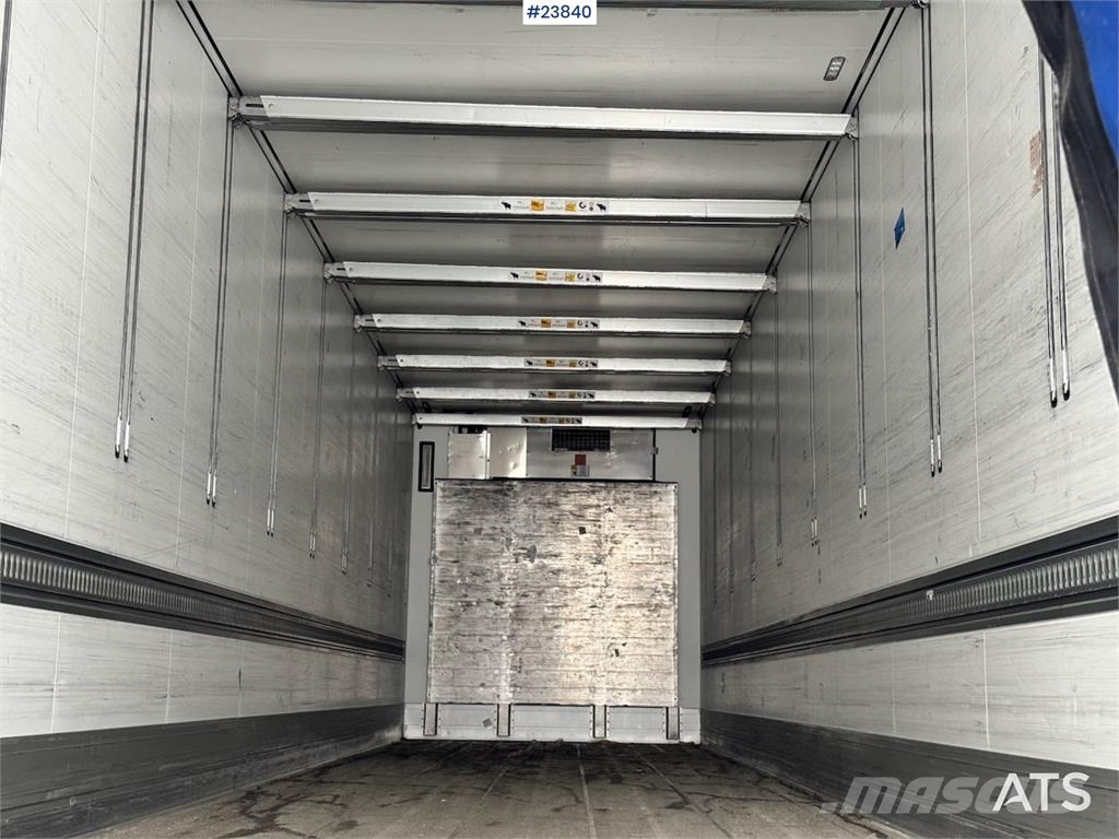 Schmitz Cargobull box semi-trailer with refrigeration unit and load Температурно-контролирани полуремаркета
