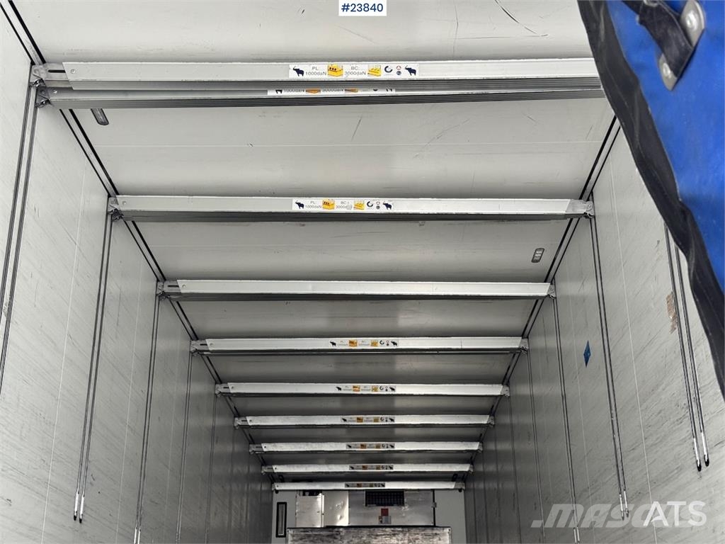 Schmitz Cargobull box semi-trailer with refrigeration unit and load Температурно-контролирани полуремаркета