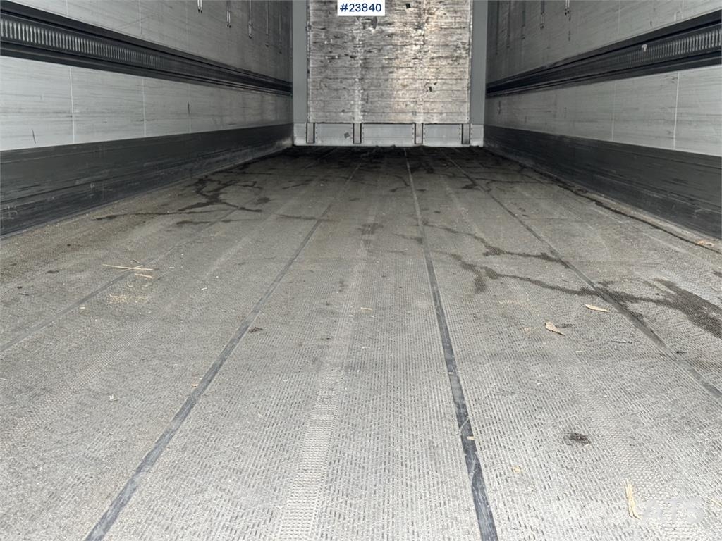 Schmitz Cargobull box semi-trailer with refrigeration unit and load Температурно-контролирани полуремаркета
