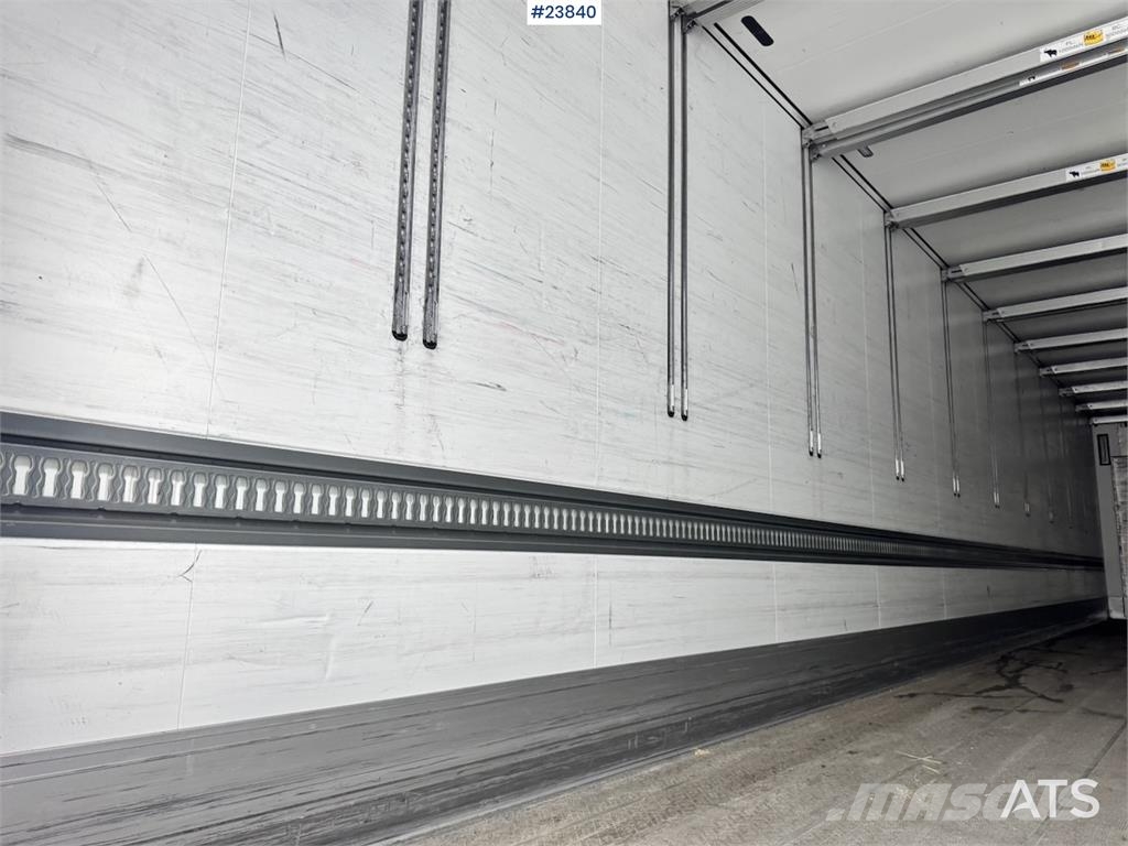 Schmitz Cargobull box semi-trailer with refrigeration unit and load Температурно-контролирани полуремаркета