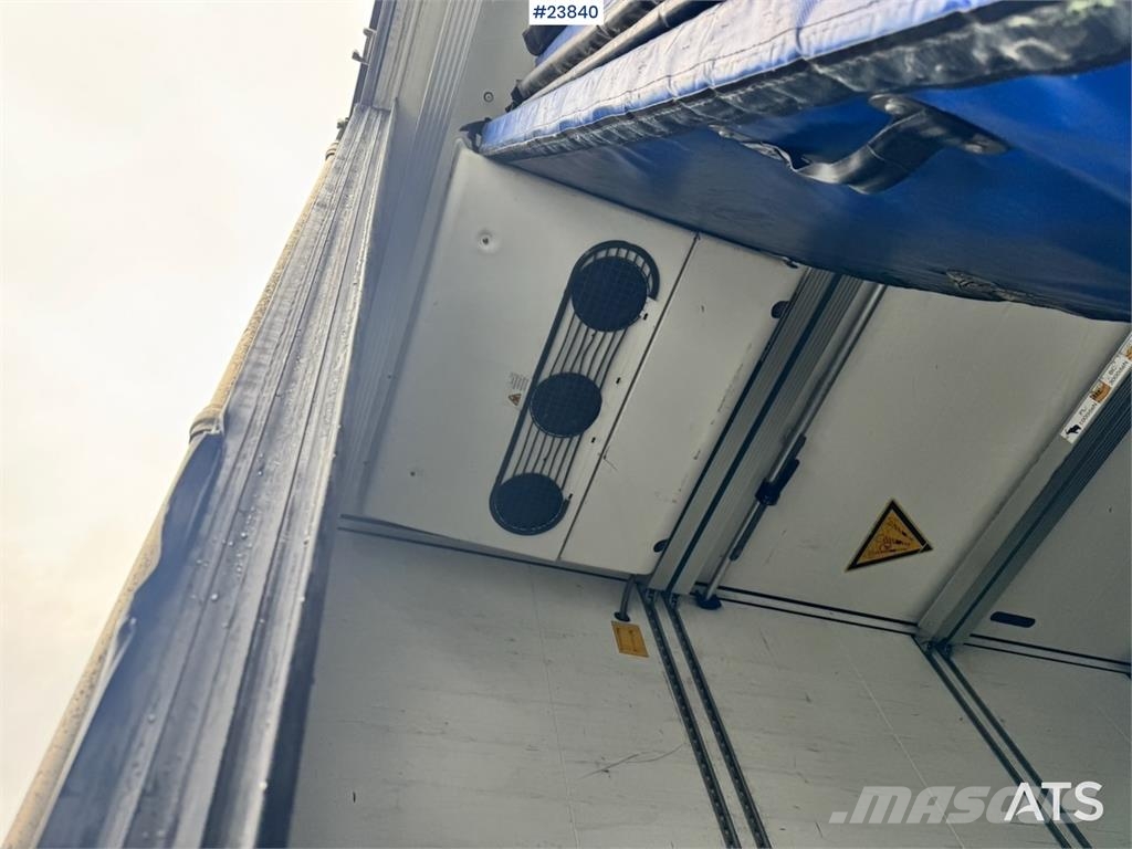 Schmitz Cargobull box semi-trailer with refrigeration unit and load Температурно-контролирани полуремаркета