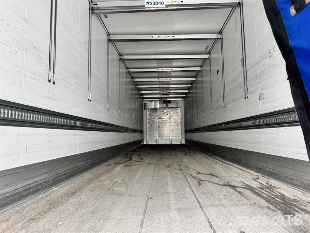 Schmitz Cargobull box semi-trailer with refrigeration unit and load Температурно-контролирани полуремаркета