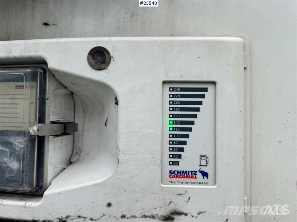 Schmitz Cargobull box semi-trailer with refrigeration unit and load Температурно-контролирани полуремаркета