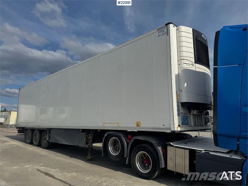 Schmitz Cargobull box semi-trailer with Carrier refrigeration unit. Kitos puspriekabės