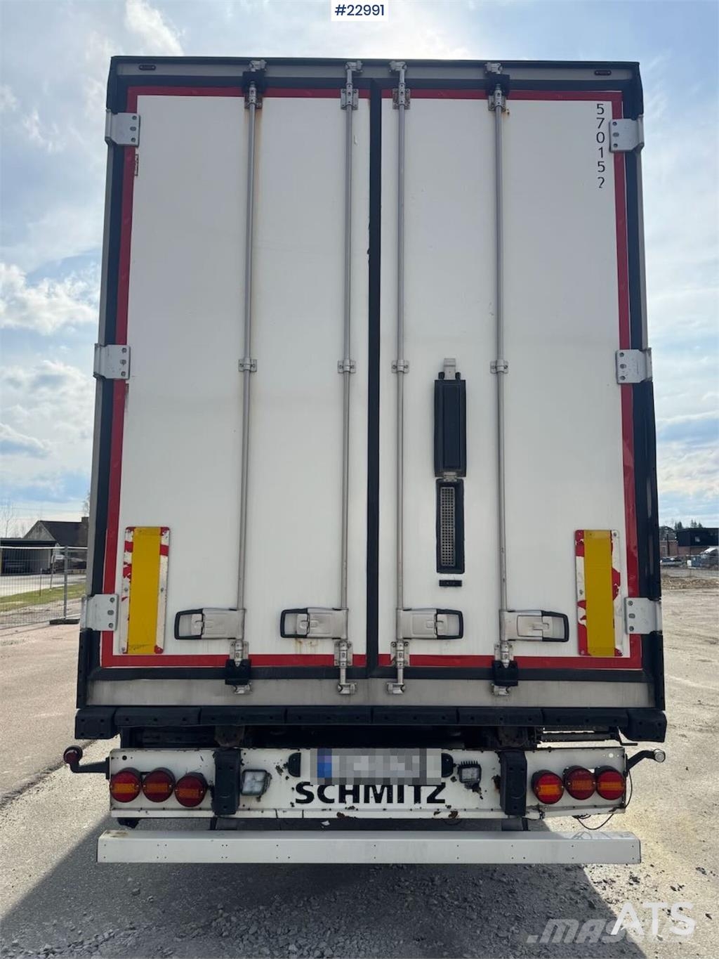 Schmitz Cargobull box semi-trailer with Carrier refrigeration unit. Kitos puspriekabės