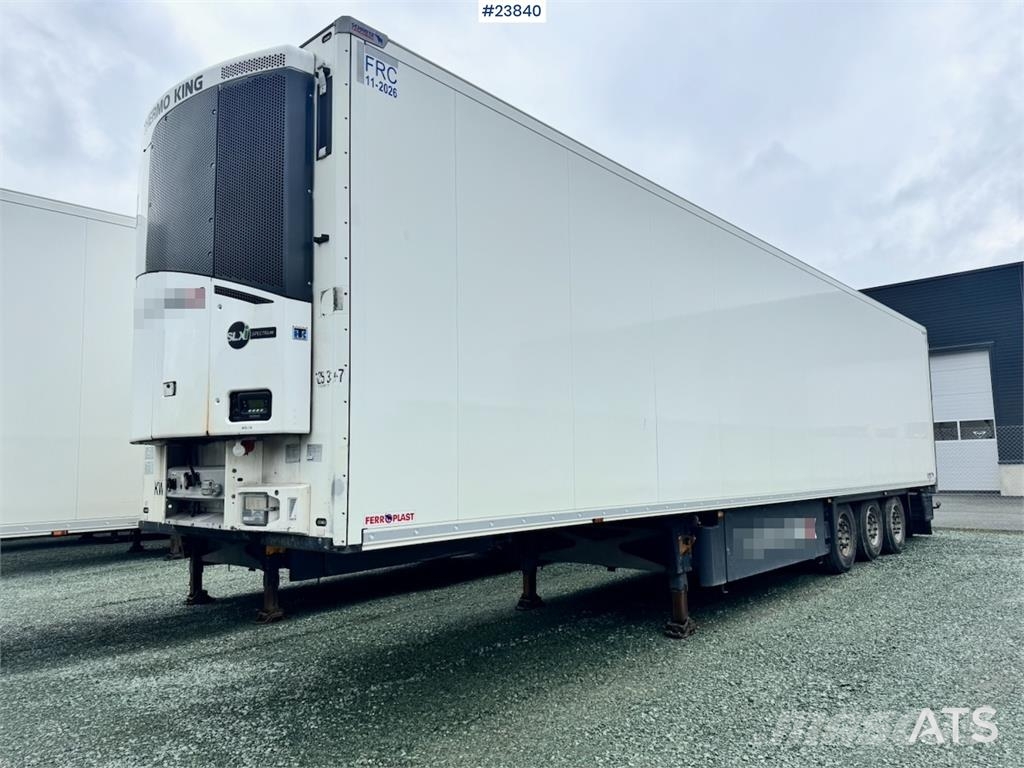 Schmitz Cargobull box semi-trailer with refrigeration unit and load Температурно-контролирани полуремаркета