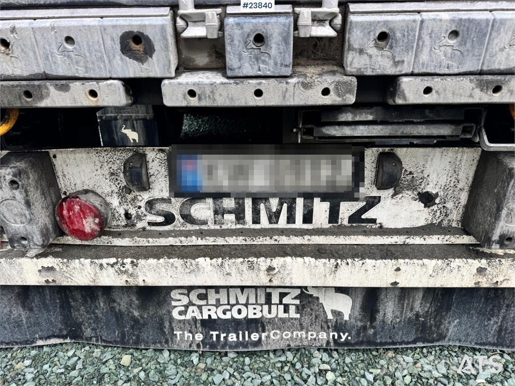 Schmitz Cargobull box semi-trailer with refrigeration unit and load Температурно-контролирани полуремаркета