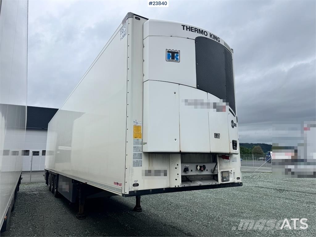 Schmitz Cargobull box semi-trailer with refrigeration unit and load Температурно-контролирани полуремаркета