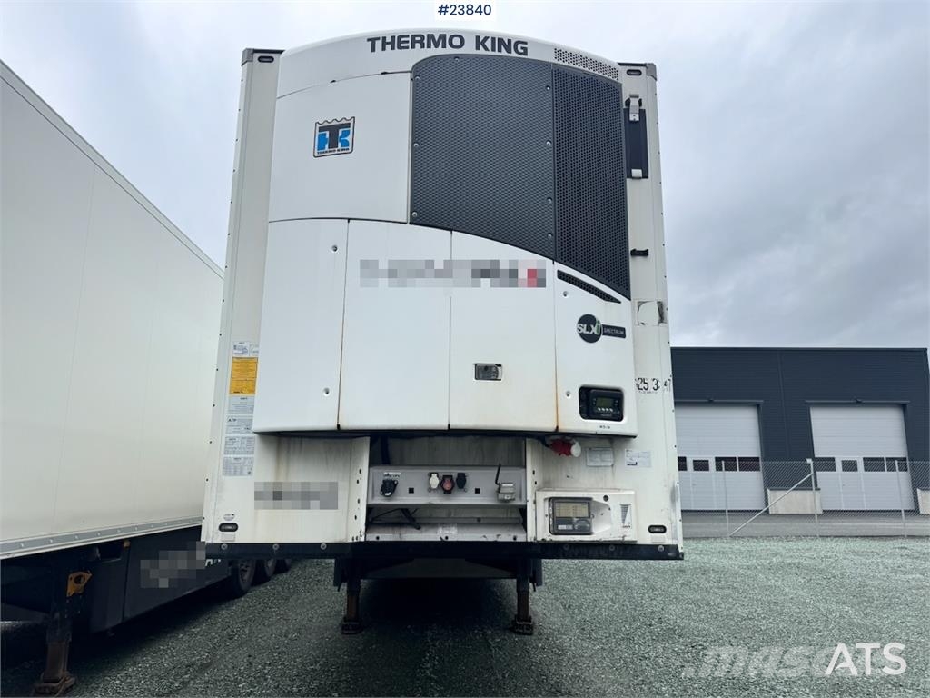 Schmitz Cargobull box semi-trailer with refrigeration unit and load Температурно-контролирани полуремаркета