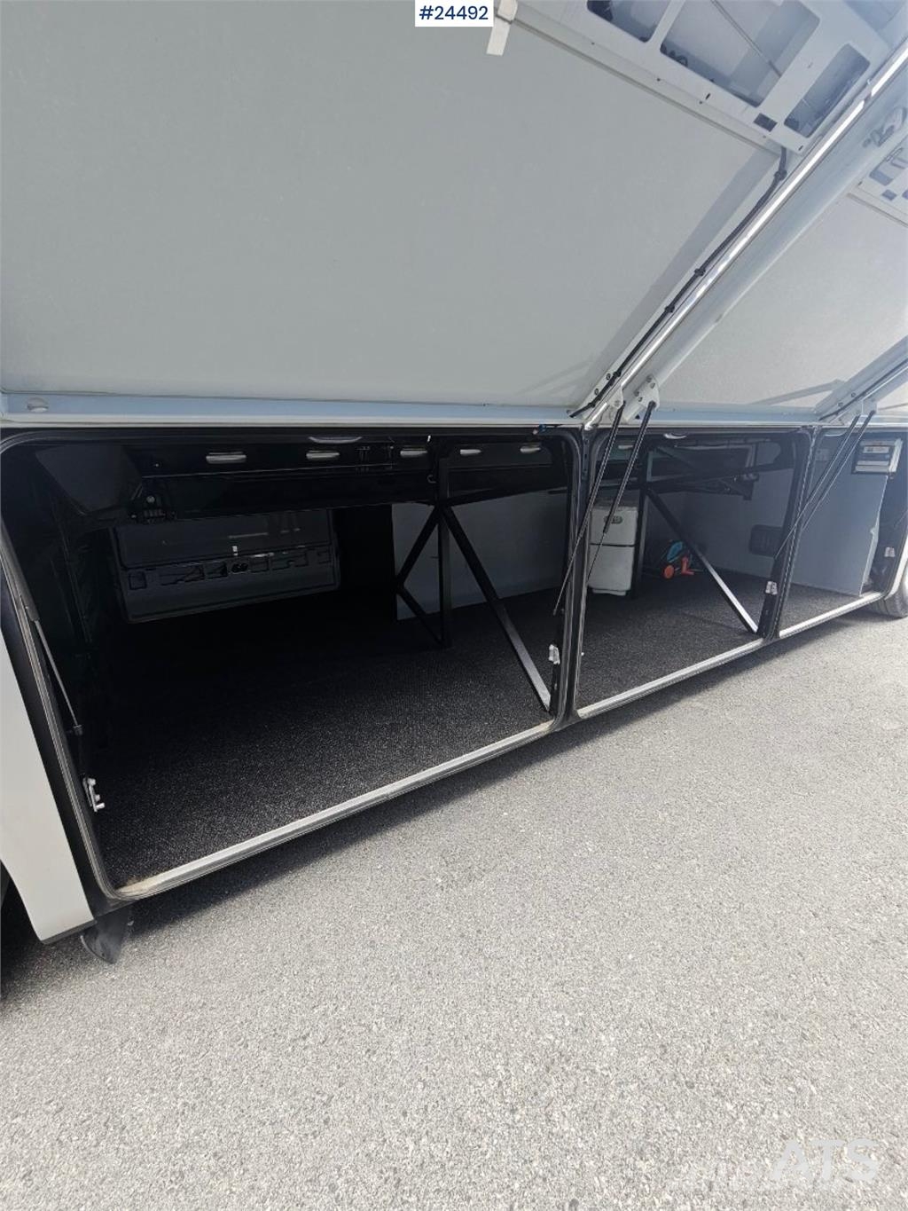 Setra S516HD Coach – 49 + 1 + 1 seats – 313,000 km 기타 버스