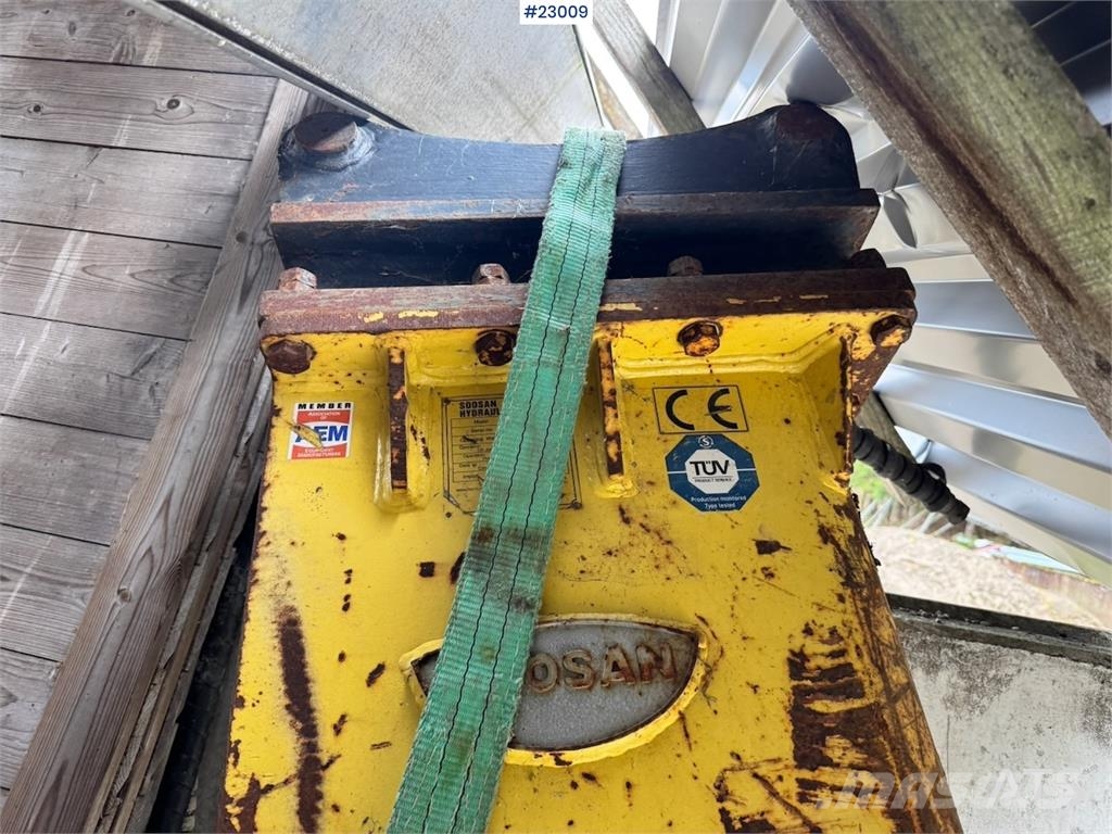 Soosan SB50TS-P hydraulic breaker with S60 attachment. Iskuvasarat