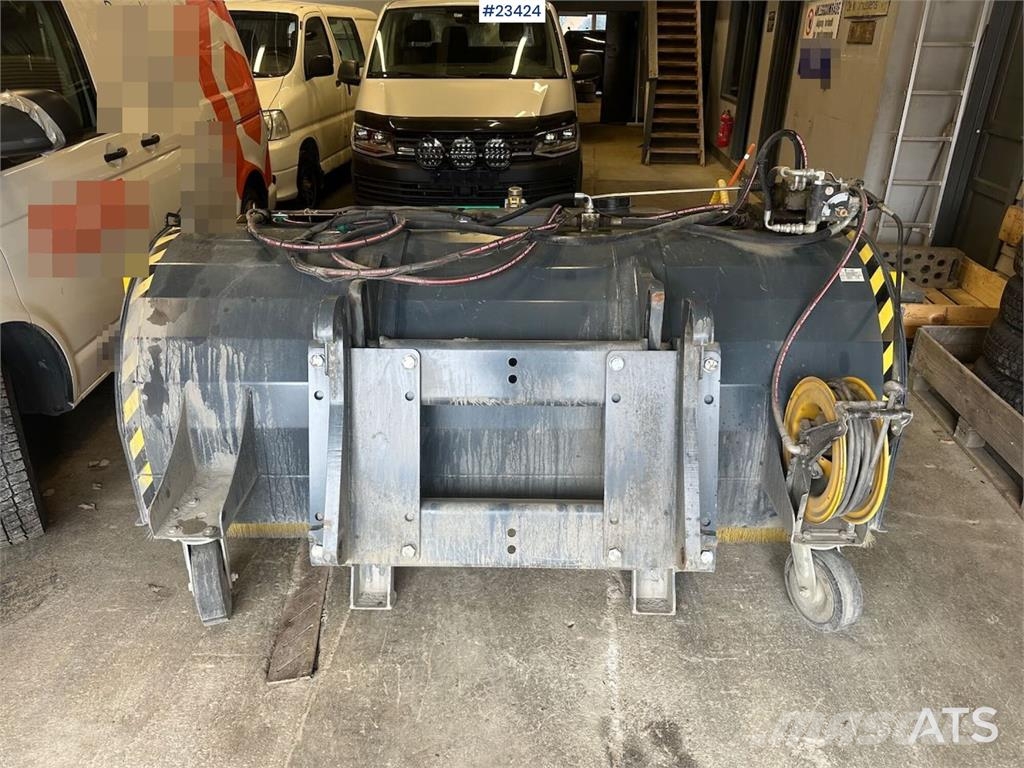 Stark KH2500S sweeper Pometalni stroji