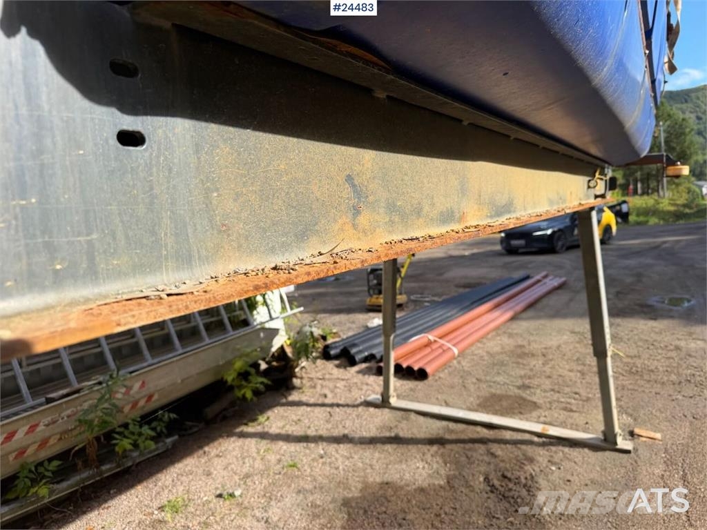  Stratos B90-42 sand spreader – 9 cubic meters Trosilci peska in soli
