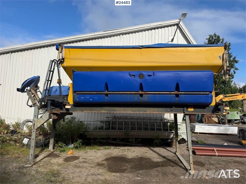  Stratos B90-42 sand spreader – 9 cubic meters Trosilci peska in soli