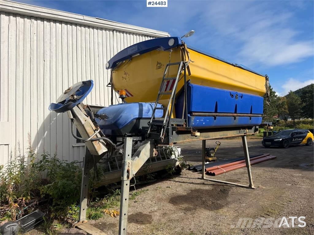  Stratos B90-42 sand spreader – 9 cubic meters Trosilci peska in soli