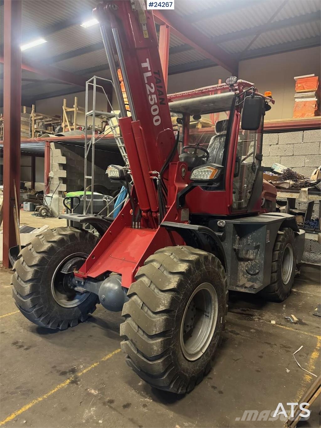 Taian TL2500 Wheel Loader w/ 2 Buckets and Pallet Forks  Wielladers