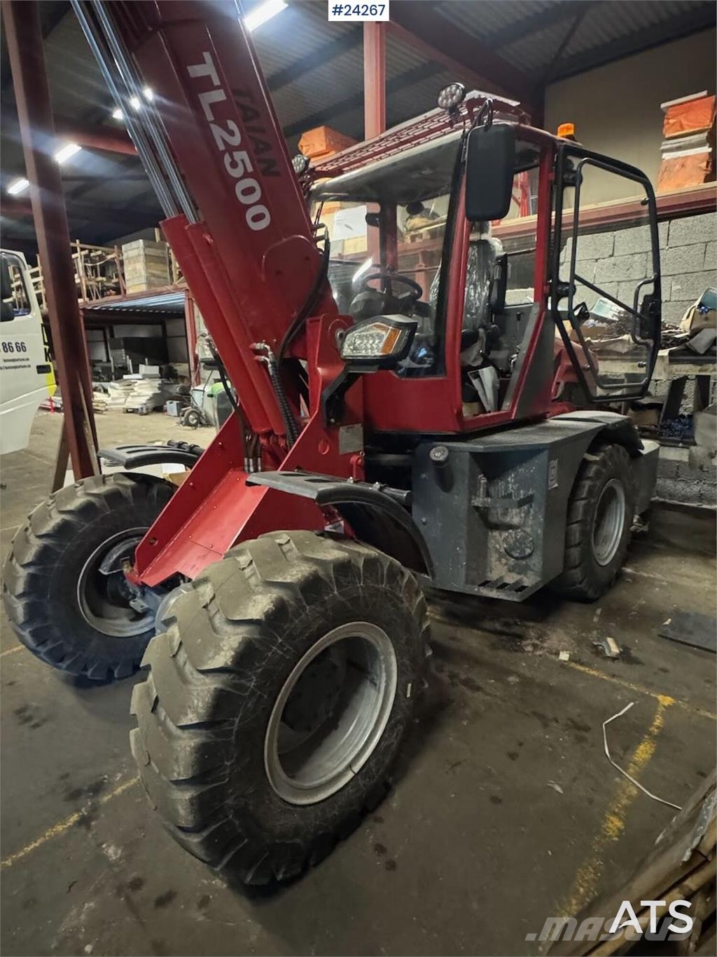 Taian TL2500 Wheel Loader w/ 2 Buckets and Pallet Forks  Wielladers