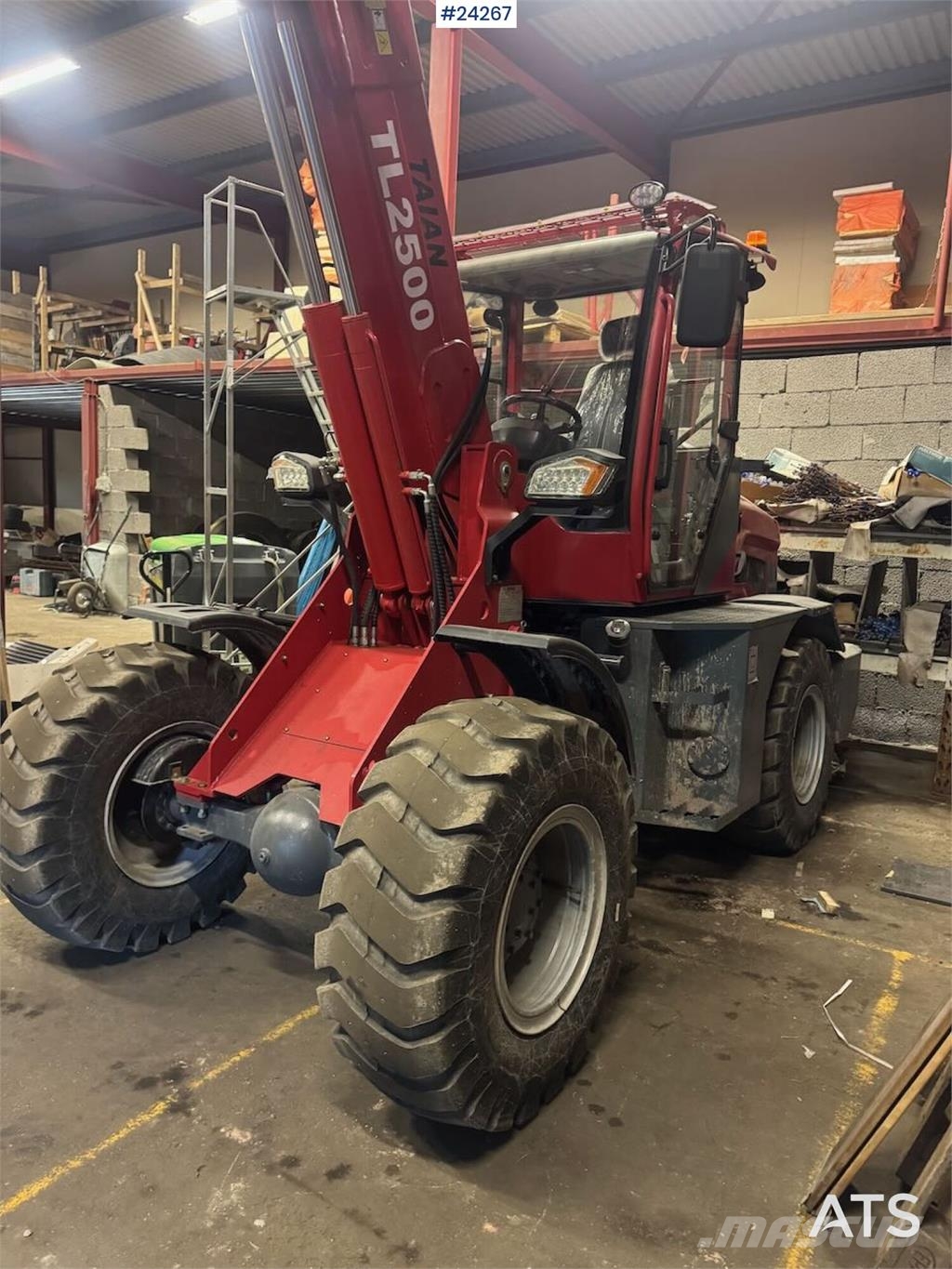 Taian TL2500 Wheel Loader w/ 2 Buckets and Pallet Forks  Wielladers