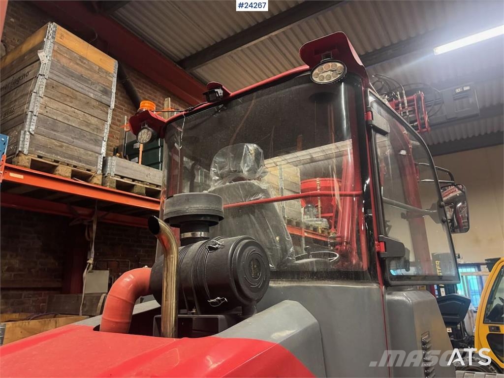 Taian TL2500 Wheel Loader w/ 2 Buckets and Pallet Forks  Wielladers