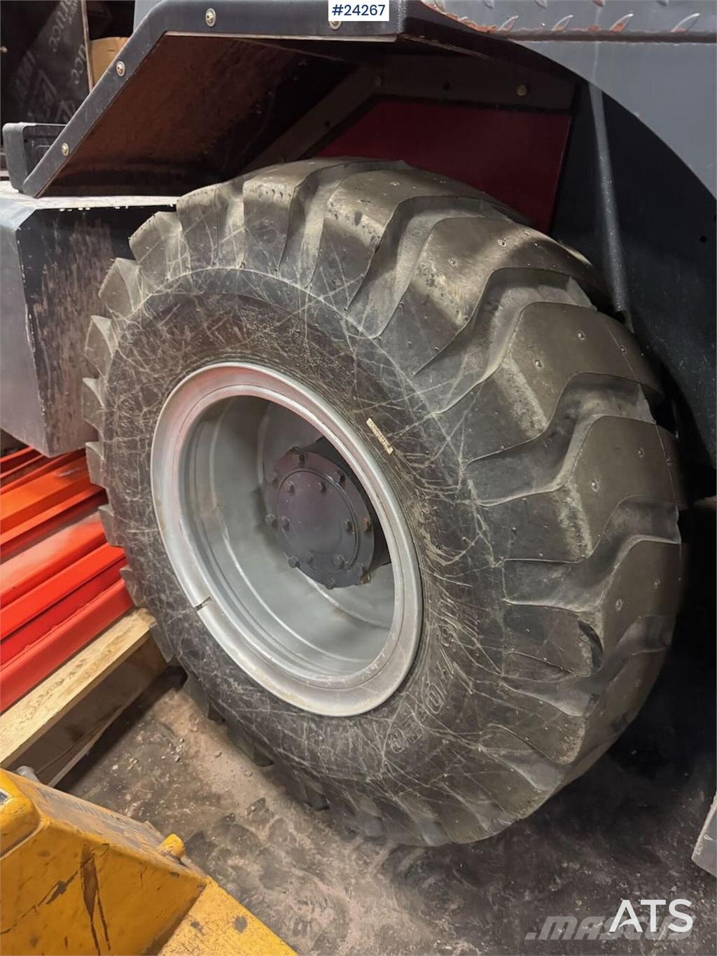 Taian TL2500 Wheel Loader w/ 2 Buckets and Pallet Forks  Wielladers
