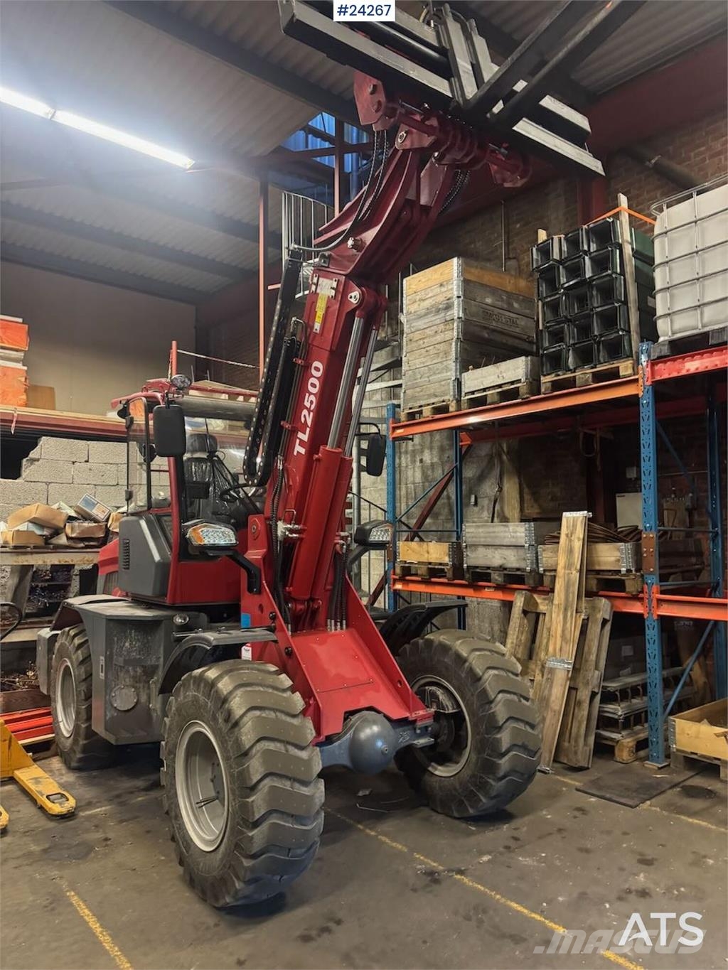 Taian TL2500 Wheel Loader w/ 2 Buckets and Pallet Forks  Wielladers