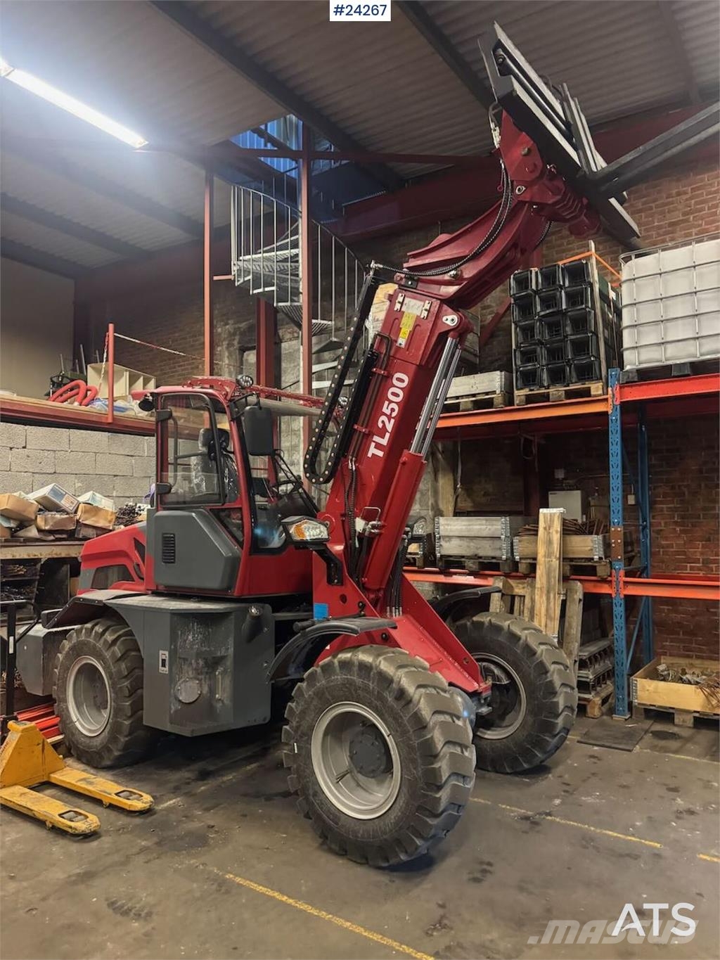 Taian TL2500 Wheel Loader w/ 2 Buckets and Pallet Forks  Wielladers